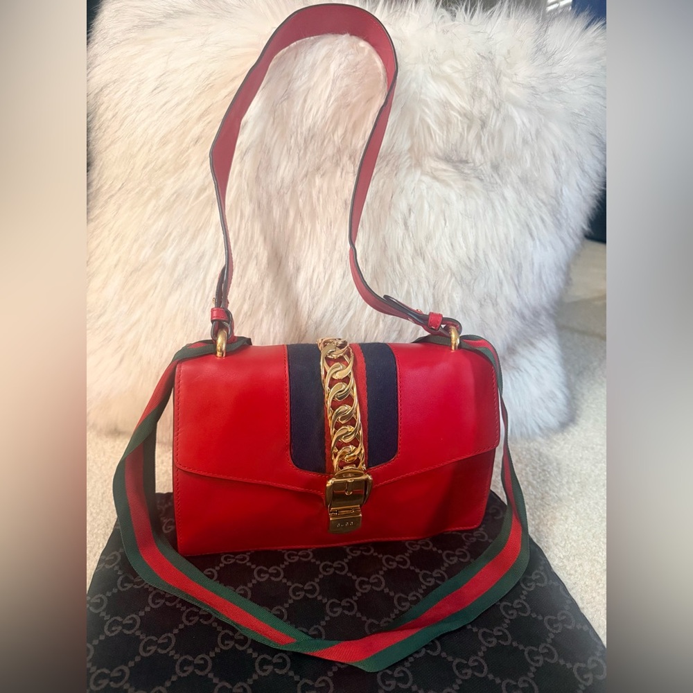 AUTHENTIC Gucci Sylvie red shoulder bag sherry line 2 straps